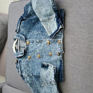 Vintage acid wash jean jacket late 1980s early 1990s made in usa